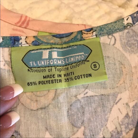 2 pc Animal print Hearts Mock Wrap Scrub Top sz S - Picture 6 of 6